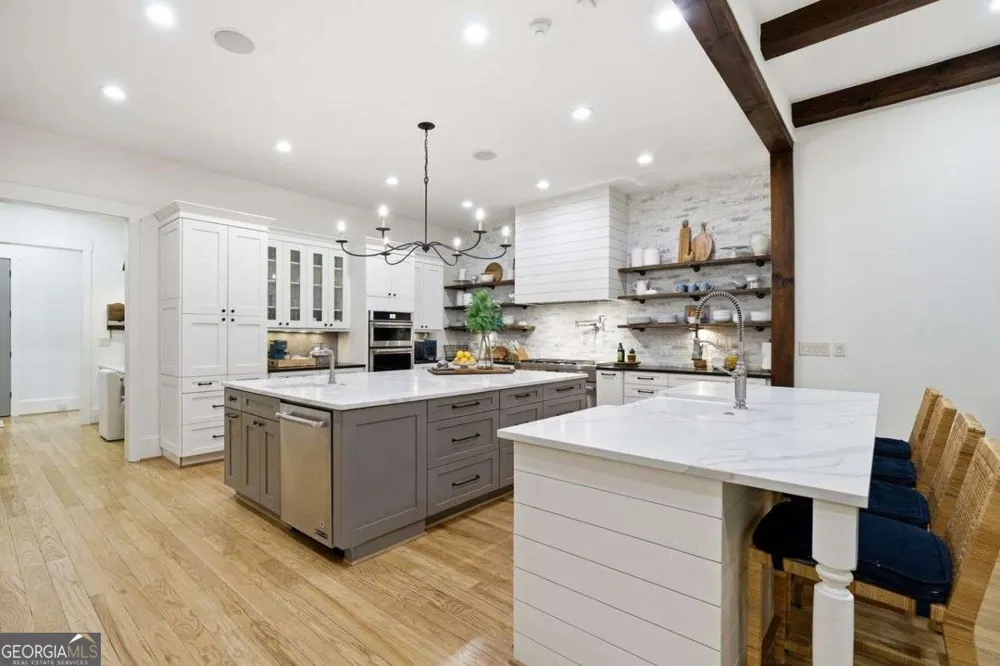 625 W Northway LN Sandy Springs, GA 30342