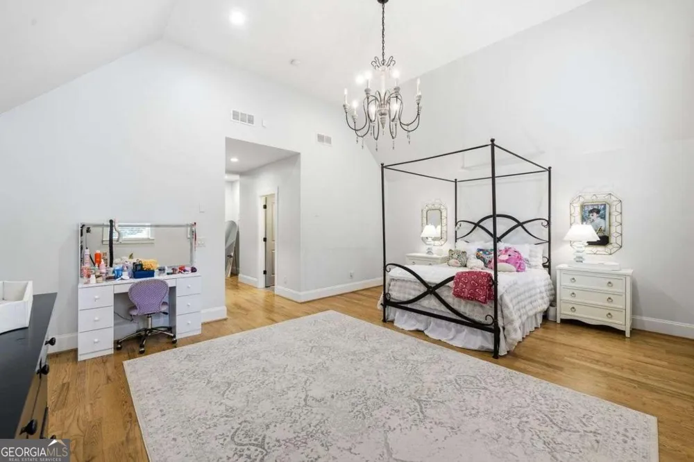 625 W Northway LN Sandy Springs, GA 30342