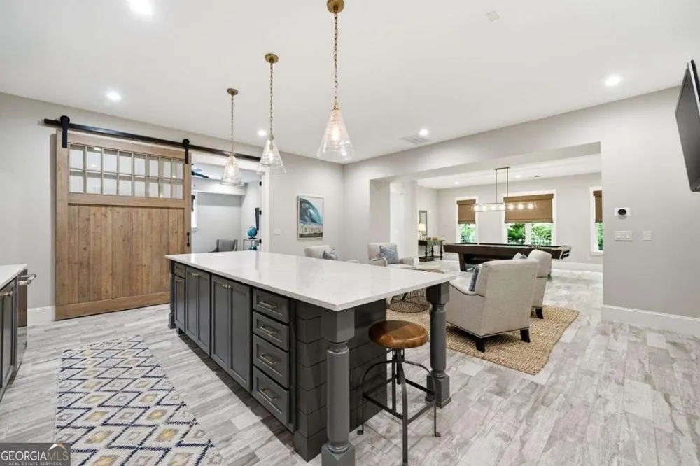 625 W Northway LN Sandy Springs, GA 30342