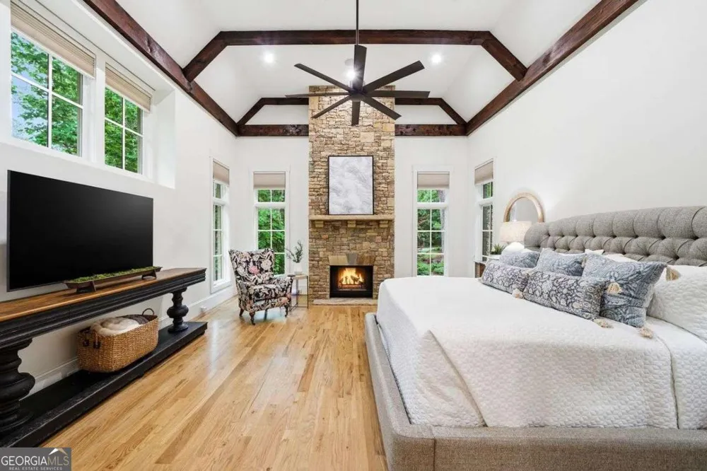 625 W Northway LN Sandy Springs, GA 30342