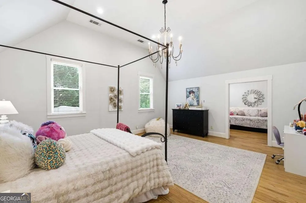 625 W Northway LN Sandy Springs, GA 30342