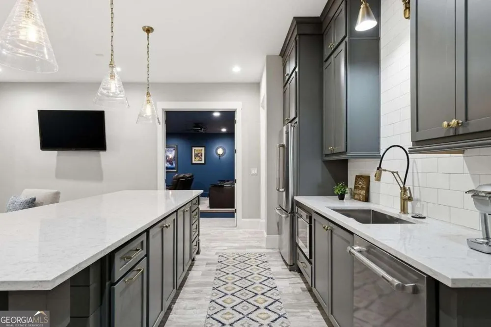 625 W Northway LN Sandy Springs, GA 30342