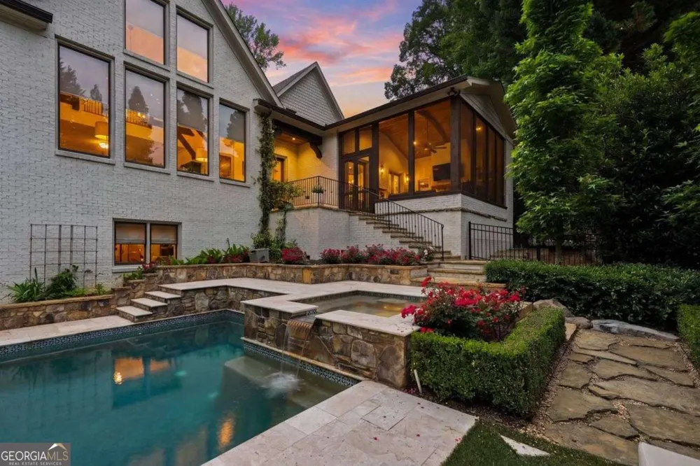 625 W Northway LN Sandy Springs, GA 30342