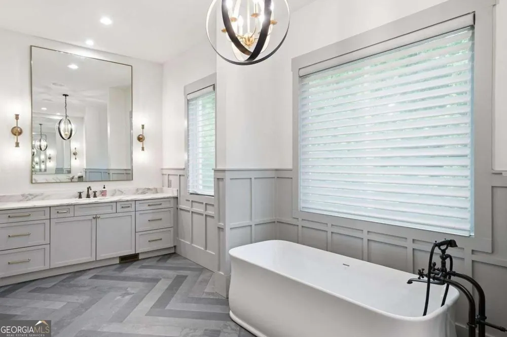 625 W Northway LN Sandy Springs, GA 30342