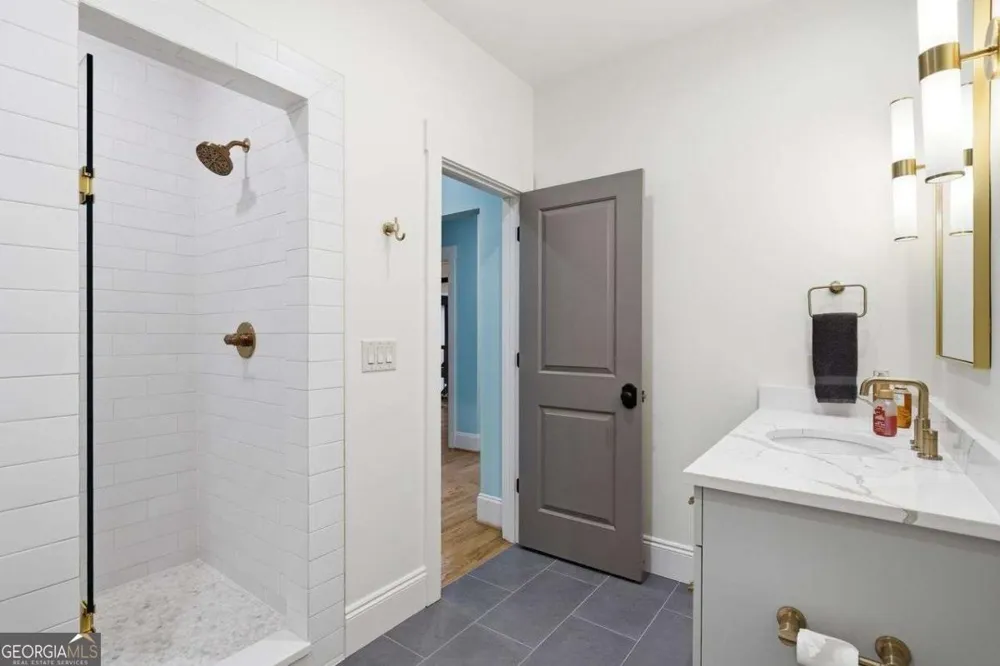 625 W Northway LN Sandy Springs, GA 30342