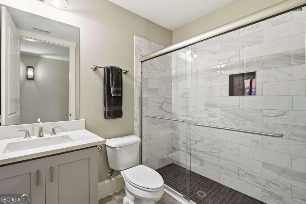 625 W Northway LN Sandy Springs, GA 30342
