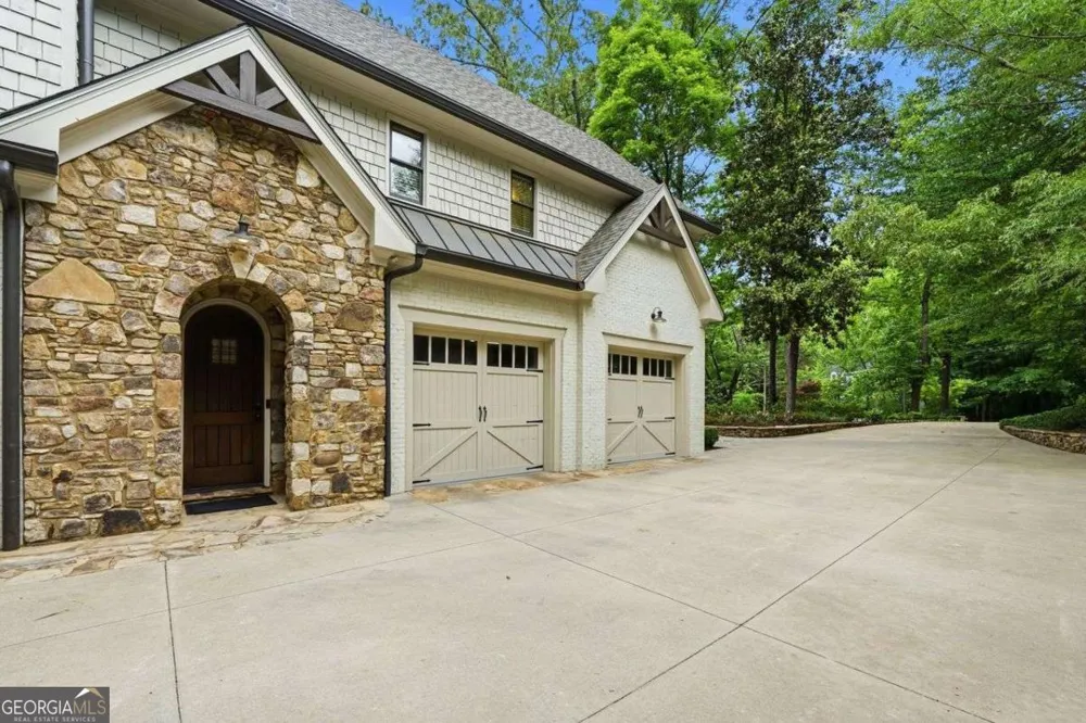 625 W Northway LN Sandy Springs, GA 30342