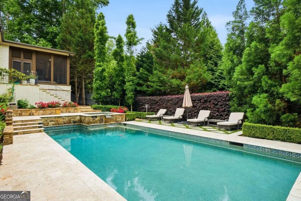 625 W Northway LN Sandy Springs, GA 30342