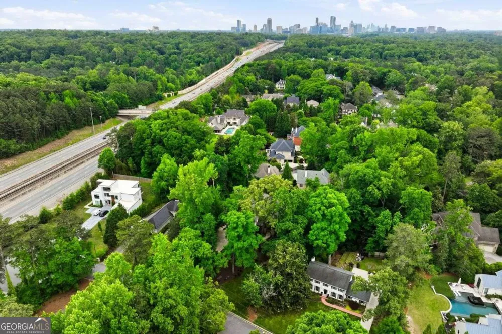 625 W Northway LN Sandy Springs, GA 30342