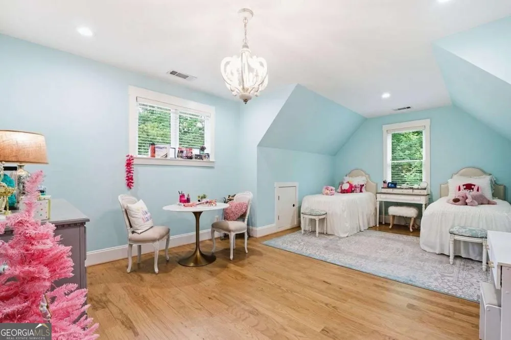 625 W Northway LN Sandy Springs, GA 30342