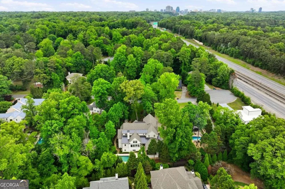 625 W Northway LN Sandy Springs, GA 30342