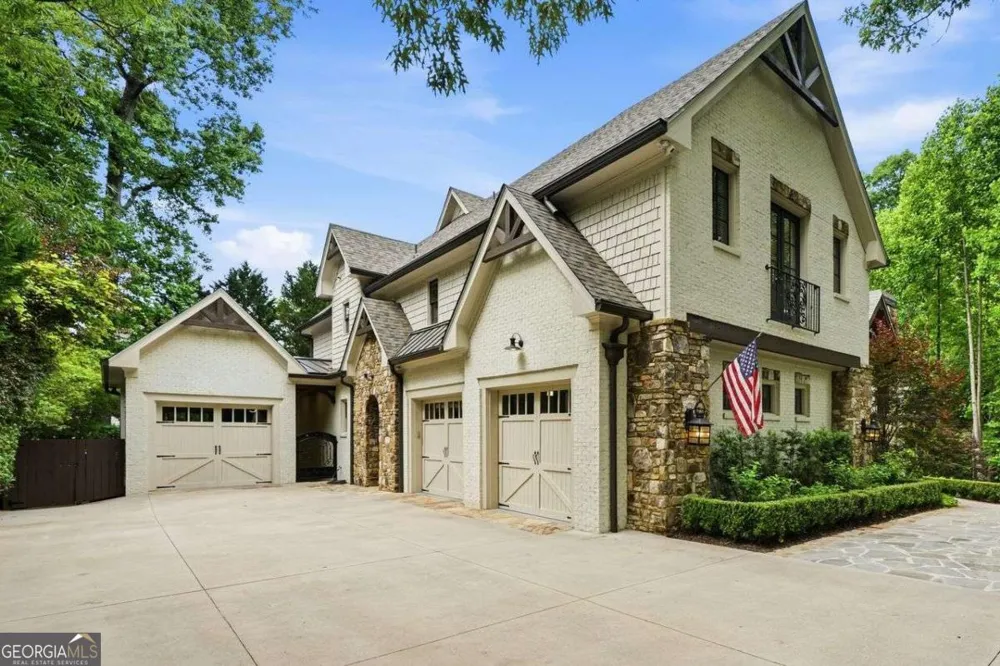 625 W Northway LN Sandy Springs, GA 30342