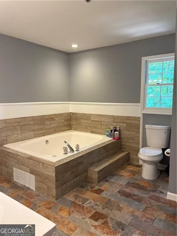 3728 Spring Leaf LN Acworth, GA 30101