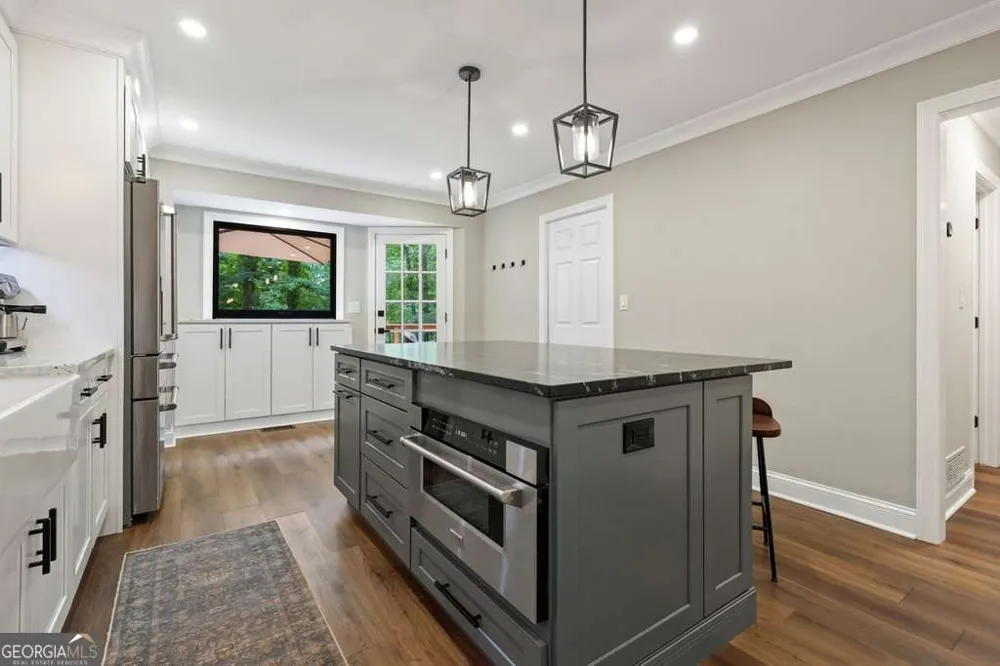 575 Teresa LN Canton, GA 30115