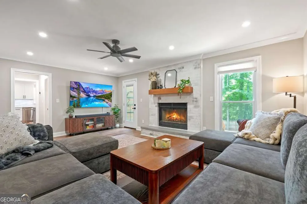 575 Teresa LN Canton, GA 30115
