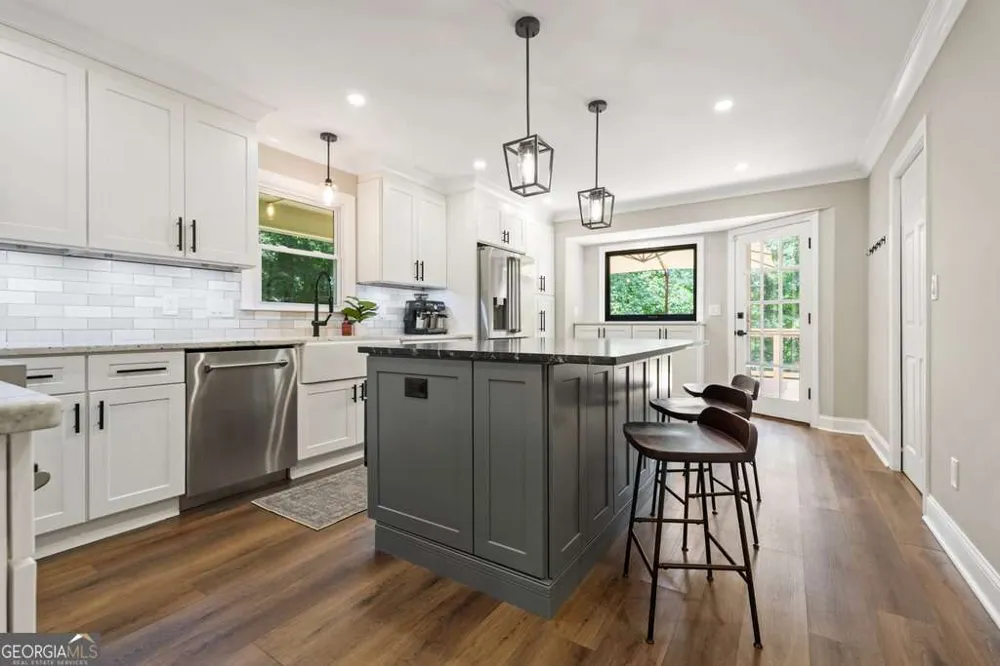 575 Teresa LN Canton, GA 30115