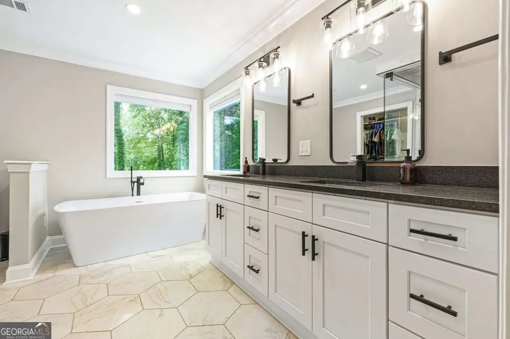 575 Teresa LN Canton, GA 30115