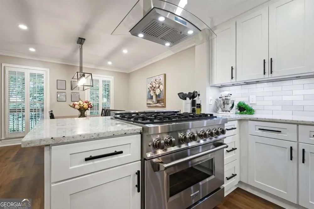575 Teresa LN Canton, GA 30115