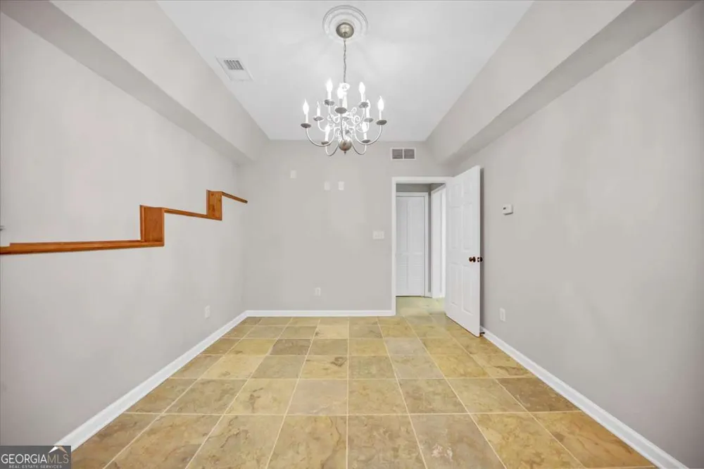 59 Rocky CIR NE White, GA 30184