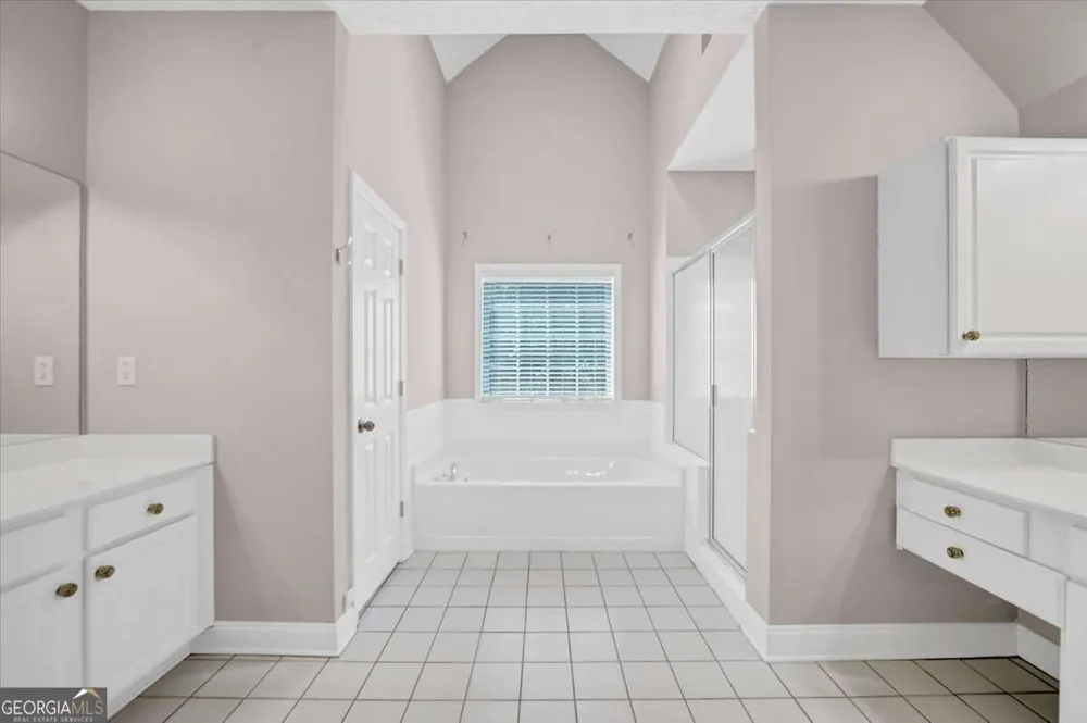 59 Rocky CIR NE White, GA 30184