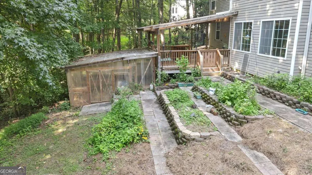 59 Rocky CIR NE White, GA 30184