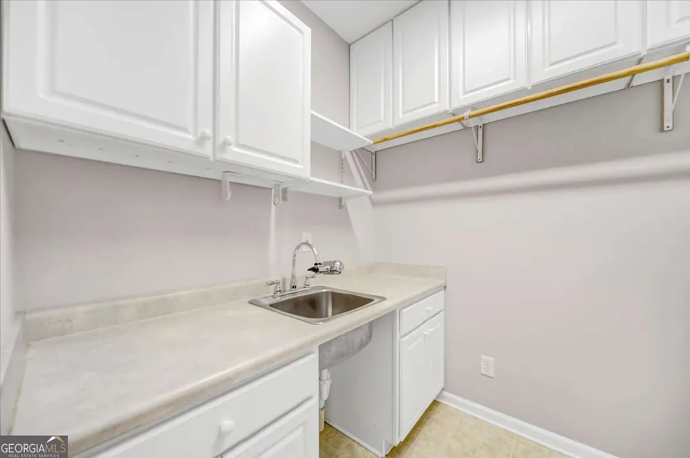 59 Rocky CIR NE White, GA 30184
