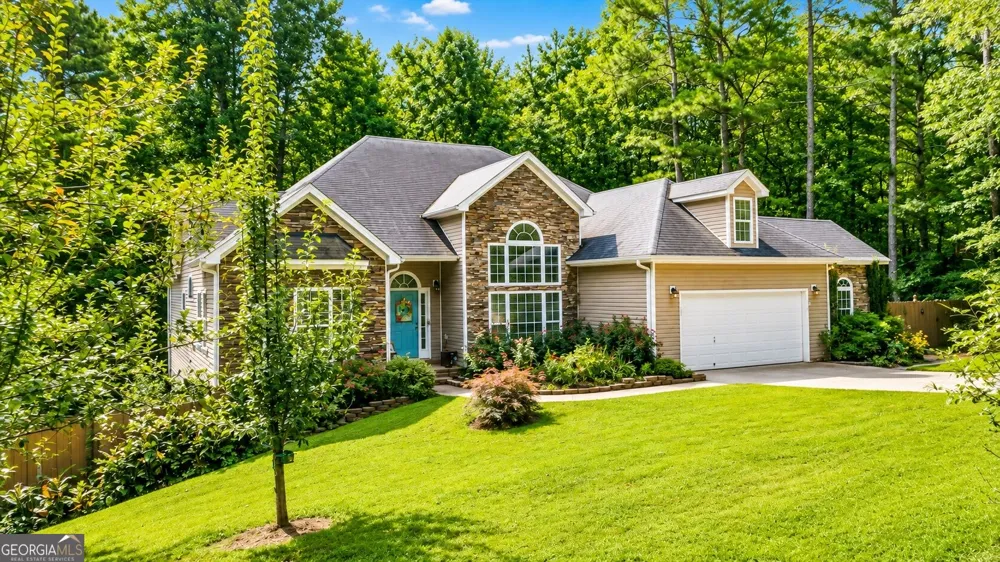 59 Rocky CIR NE White, GA 30184