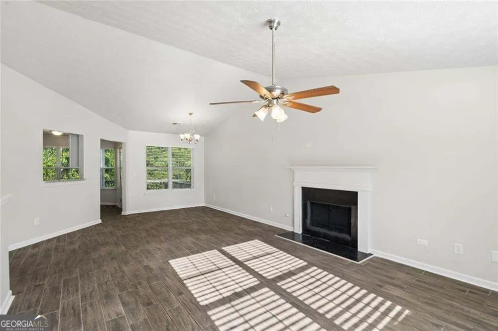 4879 Lake Park LN Acworth, GA 30101