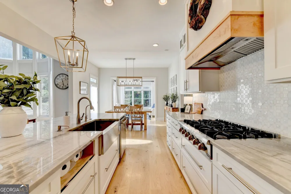1071 Moores Walk LN Suwanee, GA 30024