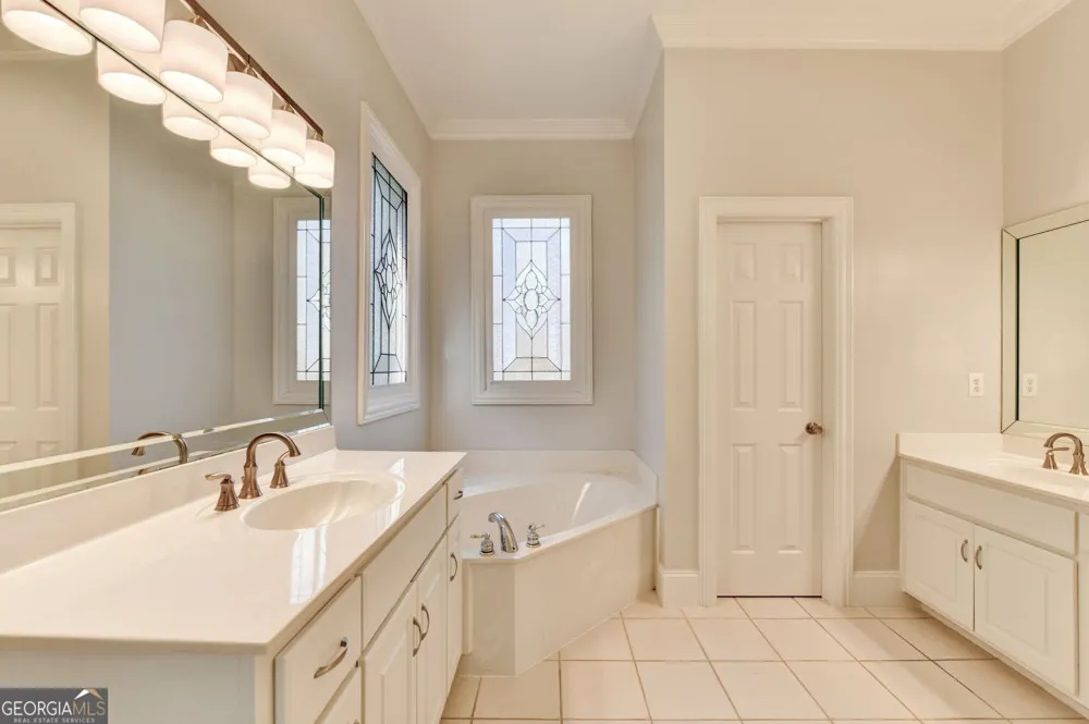 1071 Moores Walk LN Suwanee, GA 30024