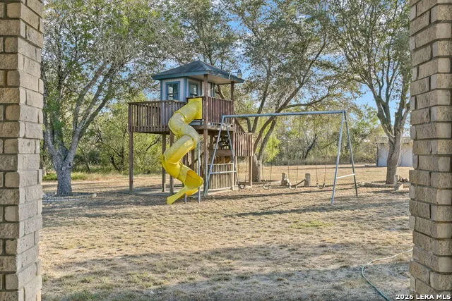 5280 Smith Rd Von Ormy, TX 78073