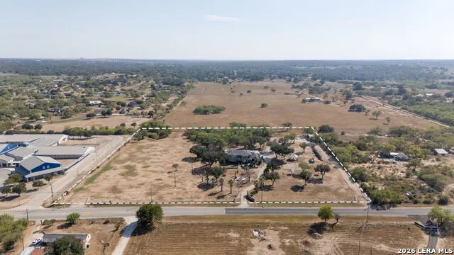 5280 Smith Rd Von Ormy, TX 78073