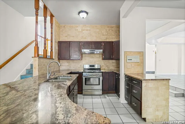 5280 Smith Rd Von Ormy, TX 78073