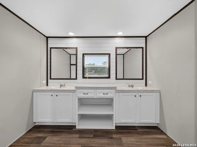 209 Sandy Oaks Dr Seguin, TX 78155