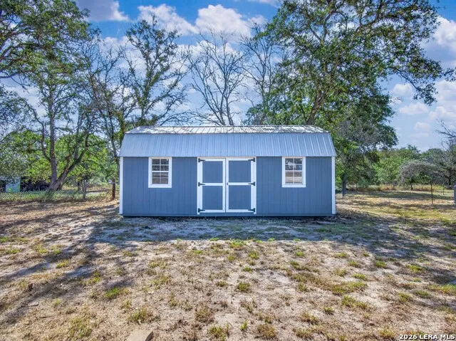 209 Sandy Oaks Dr Seguin, TX 78155