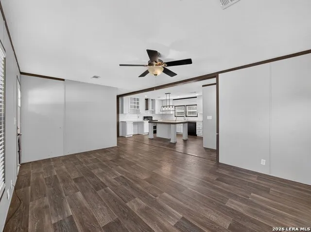 209 Sandy Oaks Dr Seguin, TX 78155