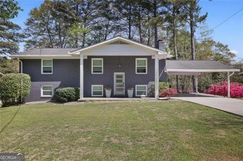 677 Hillandale CIR SW