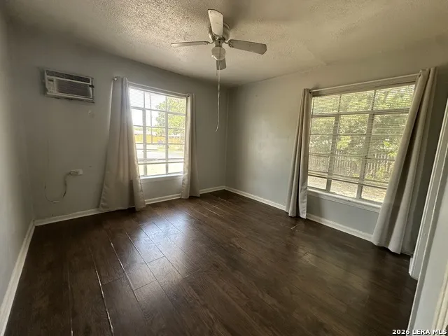 250 golden crown San Antonio, TX 78223
