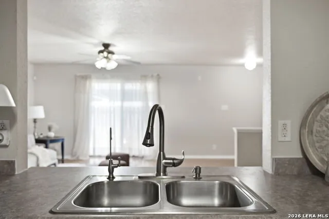 313 Chisholm Trl Seguin, TX 78155