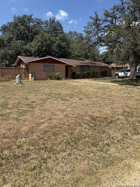 1001 HONDO ST Sabinal, TX 78881