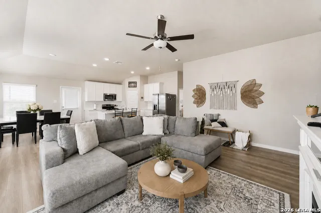 12423 Autumn Way Atascosa, TX 78002