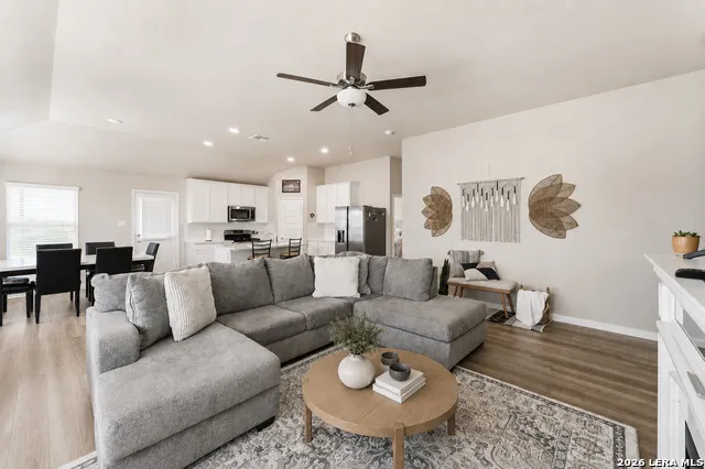12423 Autumn Way Atascosa, TX 78002