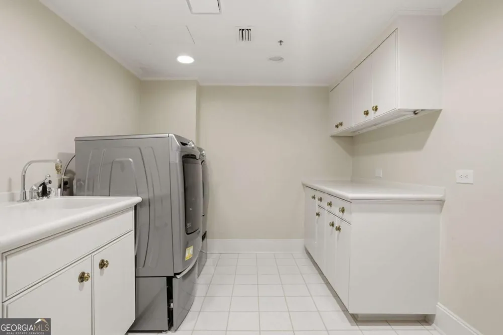 2660 Peachtree RD NW Atlanta, GA 30305