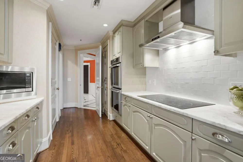 2660 Peachtree RD NW Atlanta, GA 30305
