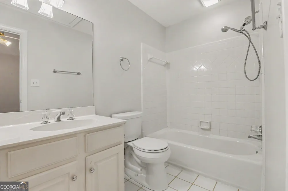 200 Wicklawn WAY Roswell, GA 30076