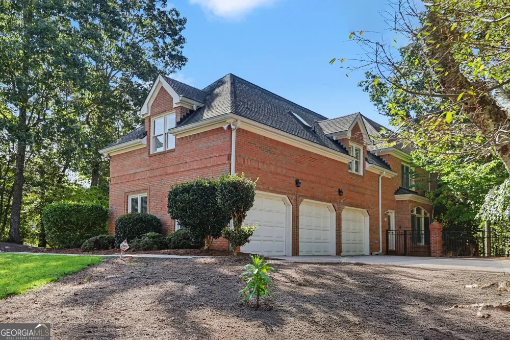 200 Wicklawn WAY Roswell, GA 30076