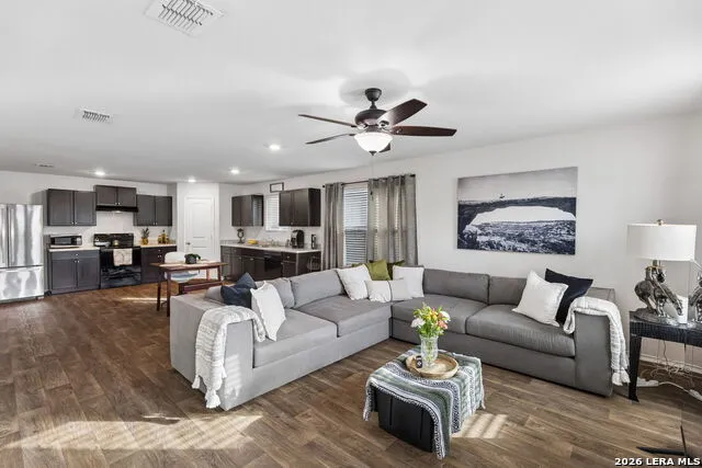 2902 LINDENWOOD RUN San Antonio, TX 78245