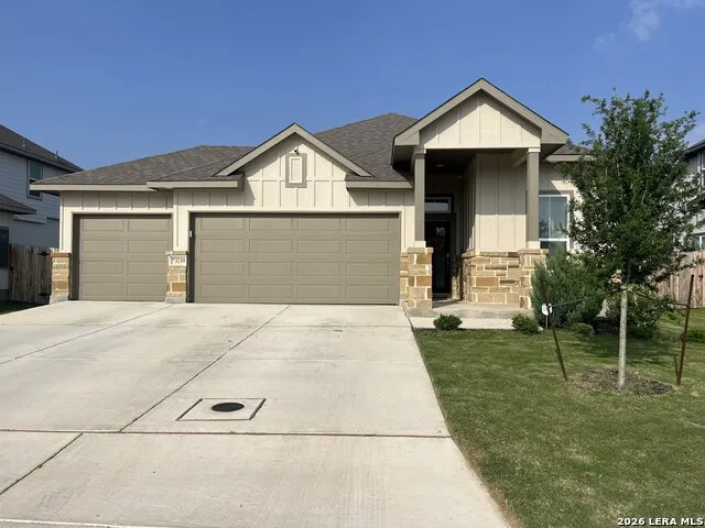 3739 Canby Oak Seguin, TX 78155