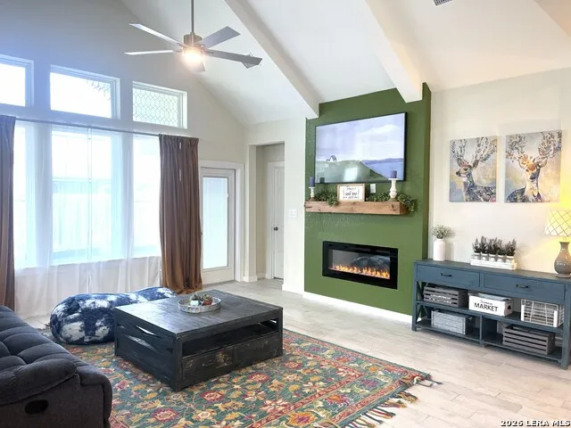 3739 Canby Oak Seguin, TX 78155