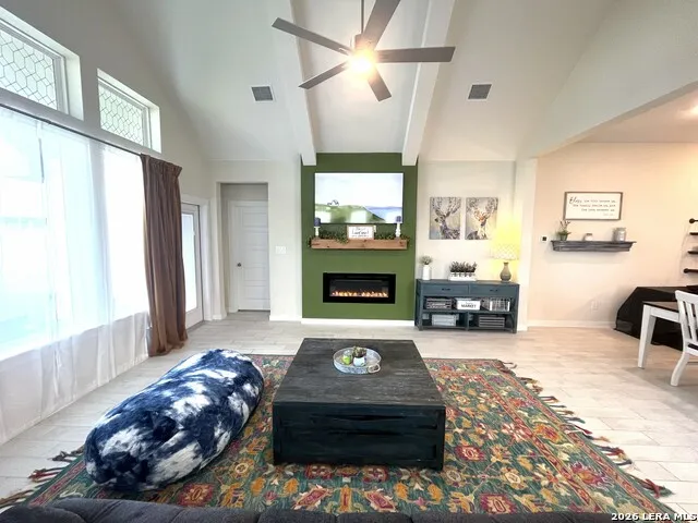 3739 Canby Oak Seguin, TX 78155